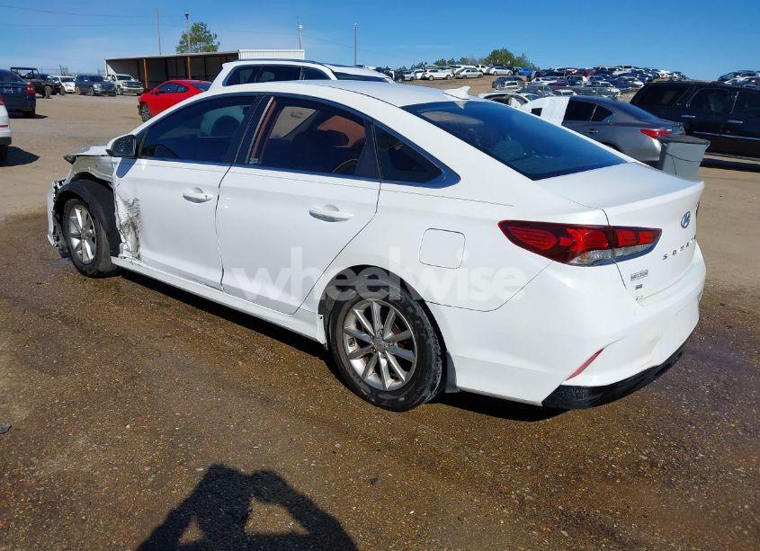 Photo 3 of 2019 Hyundai Sonata SE (VIN 5NPE24AF5KH738070)