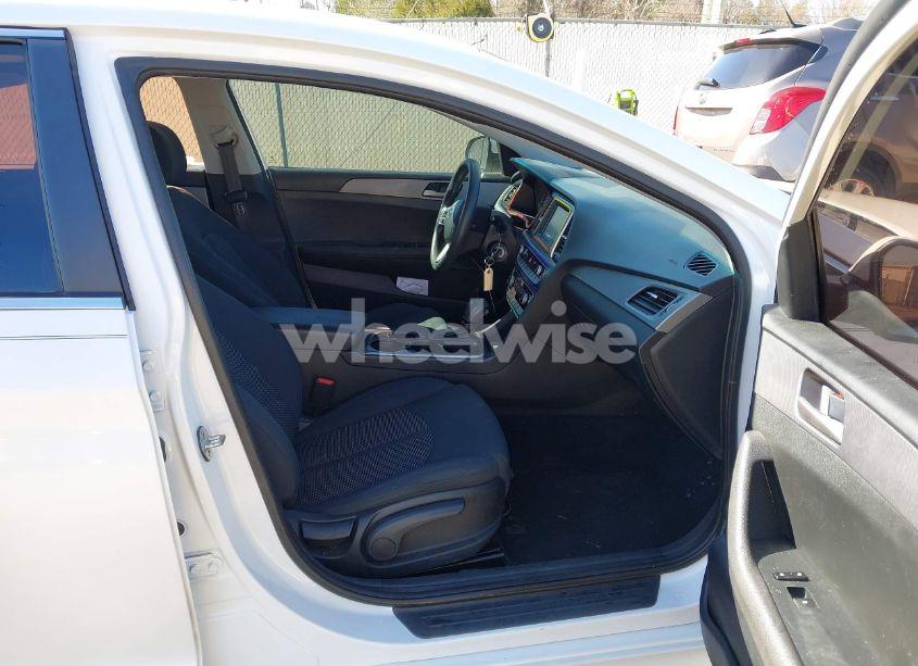 Photo 5 of 2019 Hyundai Sonata SE (VIN 5NPE24AF5KH738070)