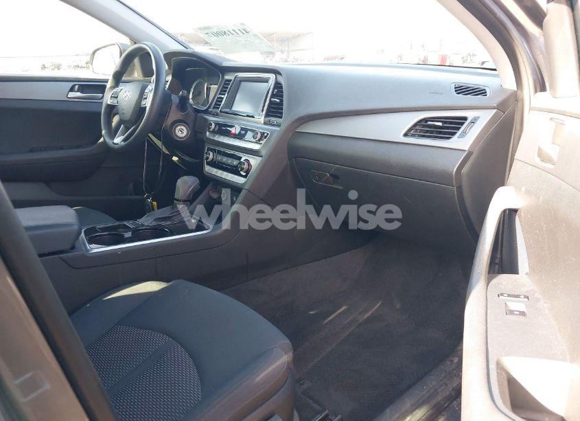 Photo 5 of 2019 Hyundai Sonata SE (VIN 5NPE24AF5KH739171)
