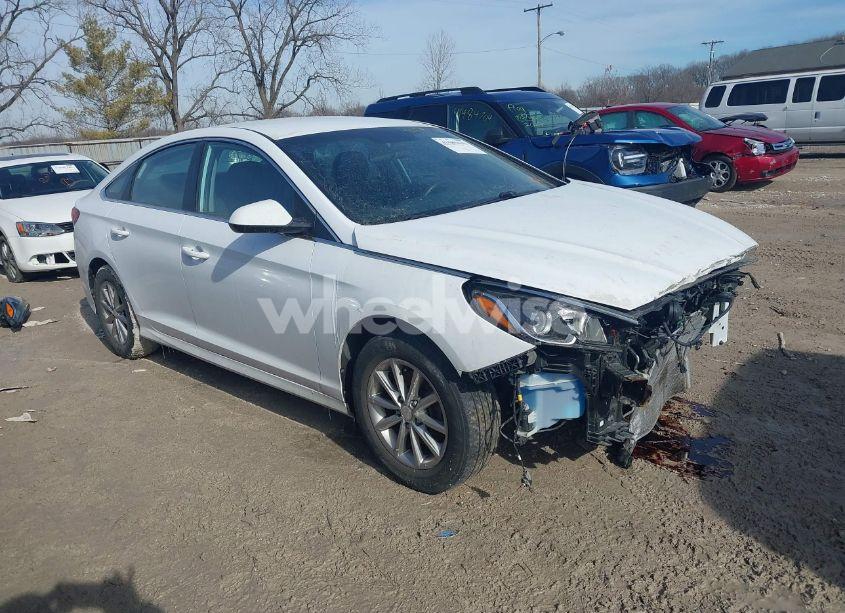 2019 Hyundai Sonata SE (VIN 5NPE24AF5KH740594) main photo
