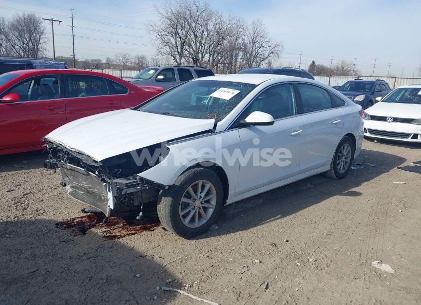 Photo 2 of 2019 Hyundai Sonata SE (VIN 5NPE24AF5KH740594)