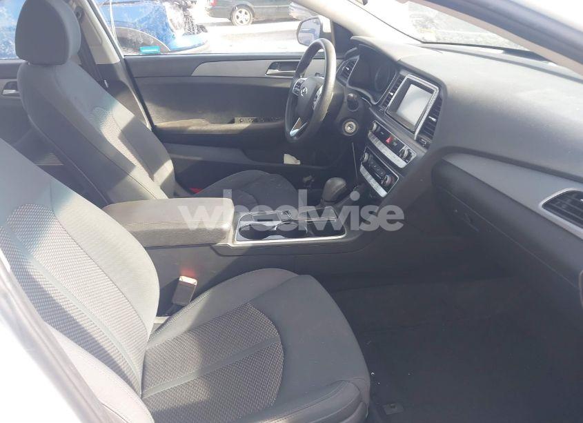 Photo 5 of 2019 Hyundai Sonata SE (VIN 5NPE24AF5KH740594)