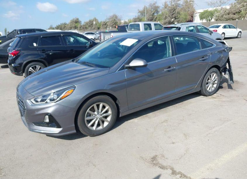 Photo 2 of 2019 Hyundai Sonata SE (VIN 5NPE24AF5KH742748)