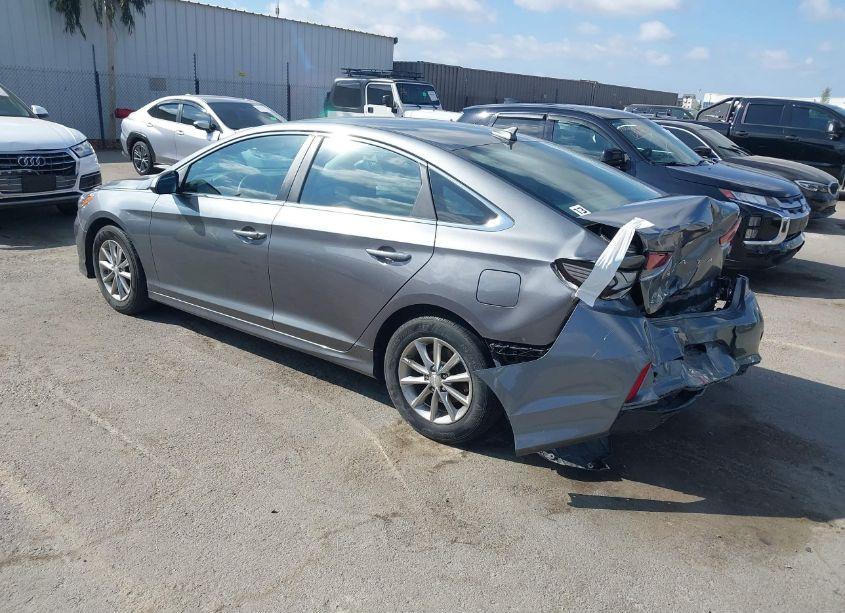 Photo 3 of 2019 Hyundai Sonata SE (VIN 5NPE24AF5KH742748)