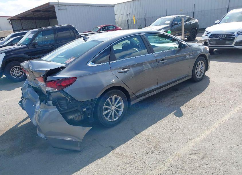 Photo 4 of 2019 Hyundai Sonata SE (VIN 5NPE24AF5KH742748)
