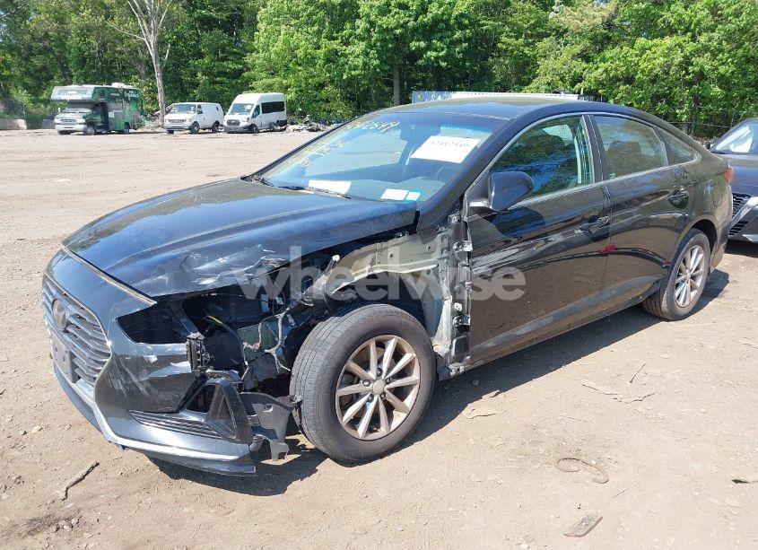 Photo 2 of 2019 Hyundai Sonata SE (VIN 5NPE24AF5KH758089)