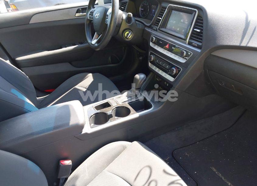 Photo 5 of 2019 Hyundai Sonata SE (VIN 5NPE24AF5KH758089)