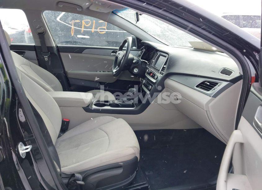 Photo 5 of 2019 Hyundai Sonata SE (VIN 5NPE24AF5KH765804)