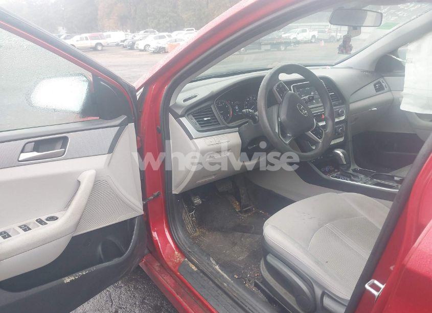 Photo 5 of 2019 Hyundai Sonata SE (VIN 5NPE24AF5KH791853)