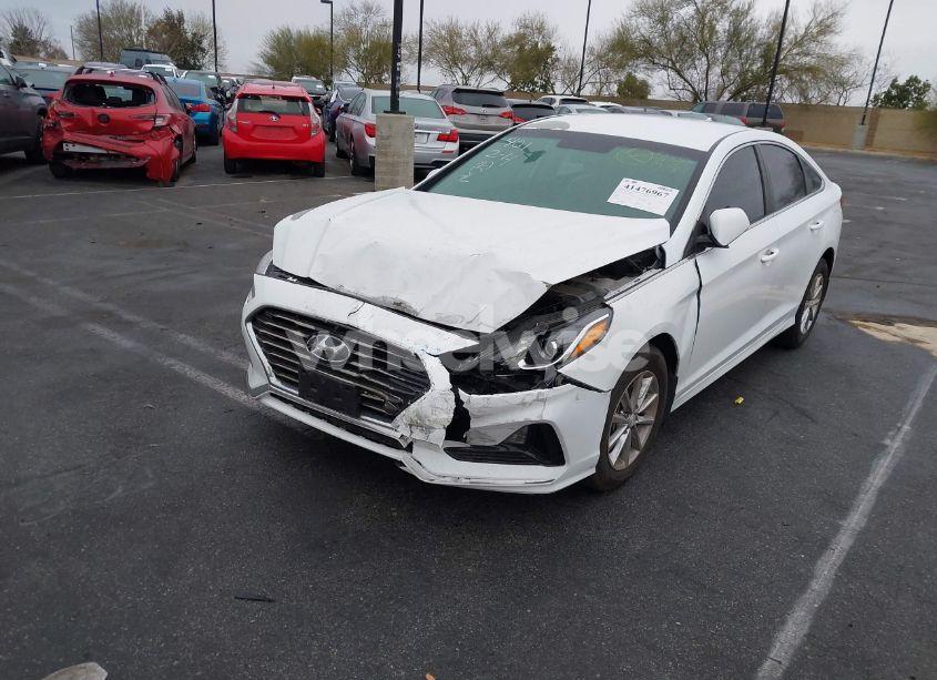 Photo 2 of 2019 Hyundai Sonata SE (VIN 5NPE24AF5KH799886)