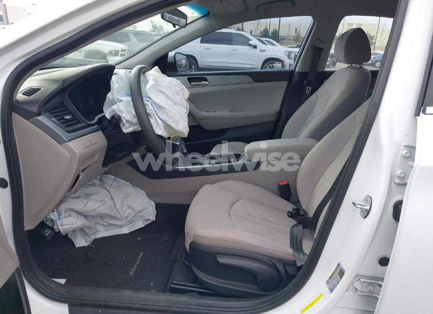 Photo 5 of 2019 Hyundai Sonata SE (VIN 5NPE24AF5KH799886)