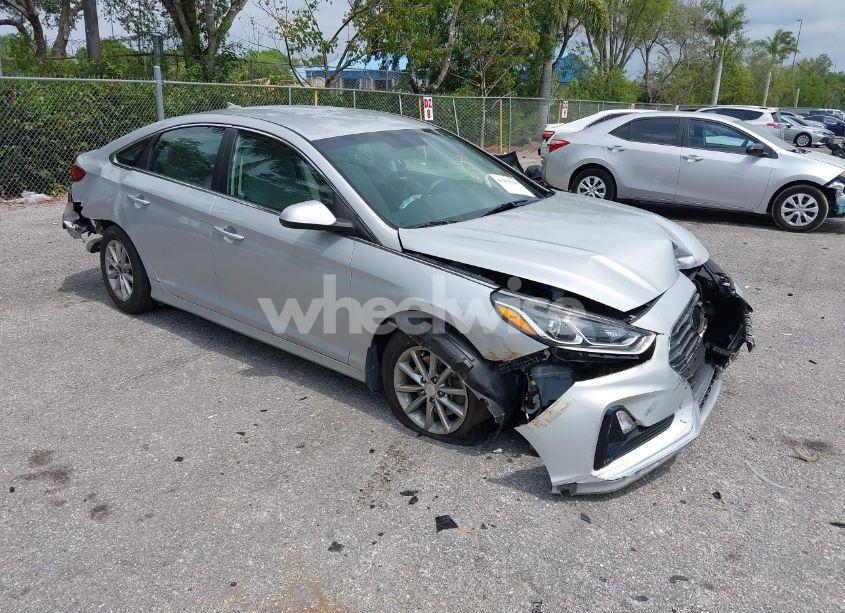 2019 Hyundai Sonata SE (VIN 5NPE24AF5KH800020) main photo