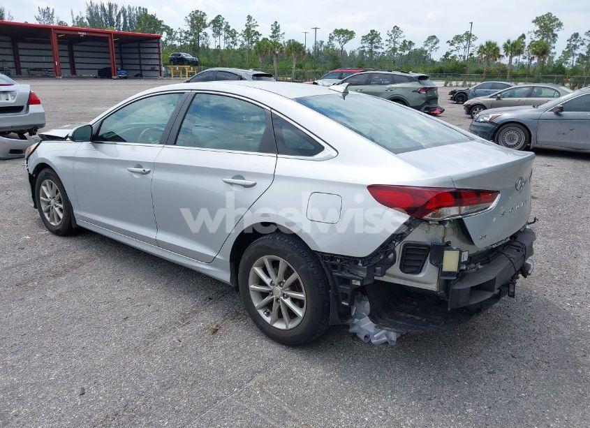 Photo 3 of 2019 Hyundai Sonata SE (VIN 5NPE24AF5KH800020)