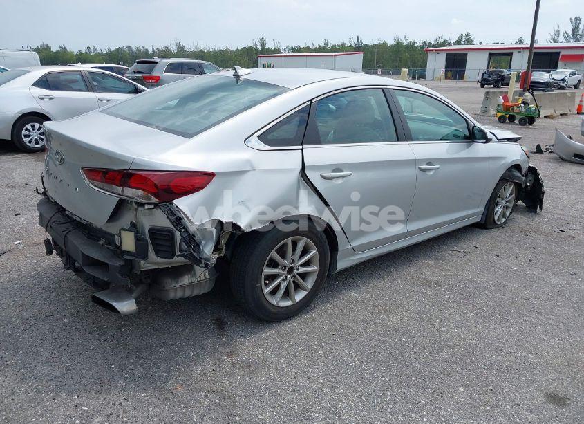 Photo 4 of 2019 Hyundai Sonata SE (VIN 5NPE24AF5KH800020)