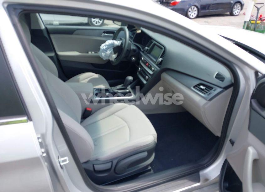 Photo 5 of 2019 Hyundai Sonata SE (VIN 5NPE24AF5KH800020)
