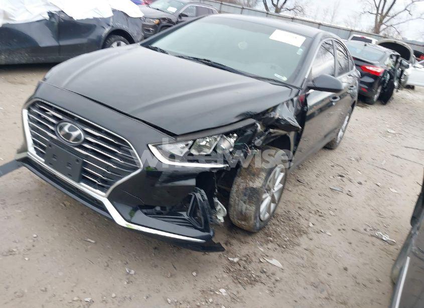 Photo 2 of 2019 Hyundai Sonata SE (VIN 5NPE24AF5KH807680)