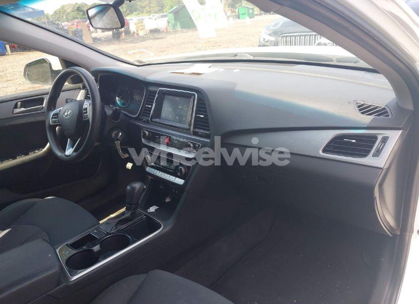 Photo 5 of 2019 Hyundai Sonata SE (VIN 5NPE24AF5KH811423)
