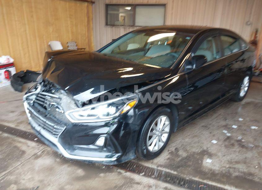 Photo 2 of 2019 Hyundai Sonata SE (VIN 5NPE24AF5KH819599)