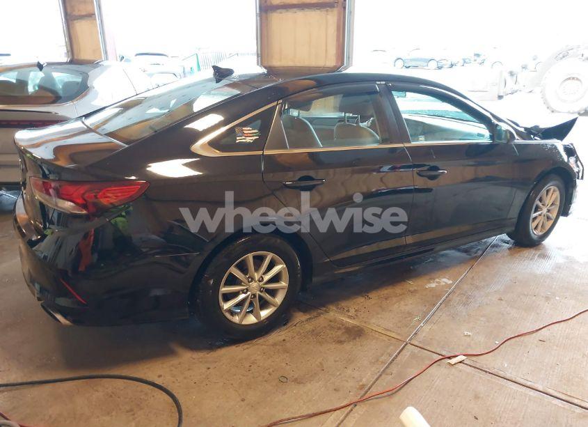Photo 4 of 2019 Hyundai Sonata SE (VIN 5NPE24AF5KH819599)