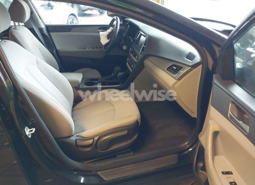 Photo 5 of 2019 Hyundai Sonata SE (VIN 5NPE24AF5KH819599)