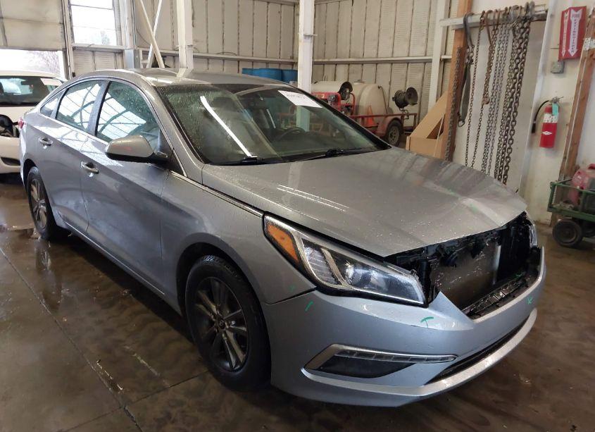 2015 Hyundai Sonata SE (VIN 5NPE24AF6FH004527) main photo