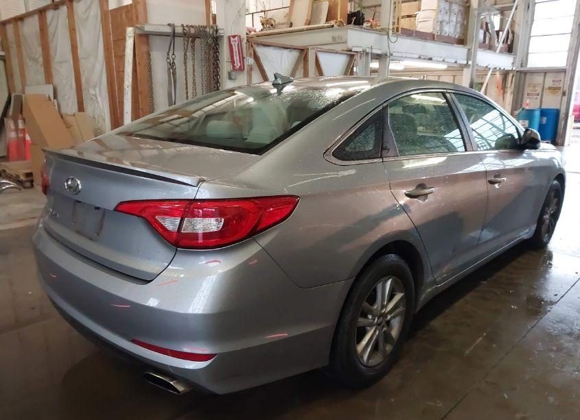 Photo 4 of 2015 Hyundai Sonata SE (VIN 5NPE24AF6FH004527)