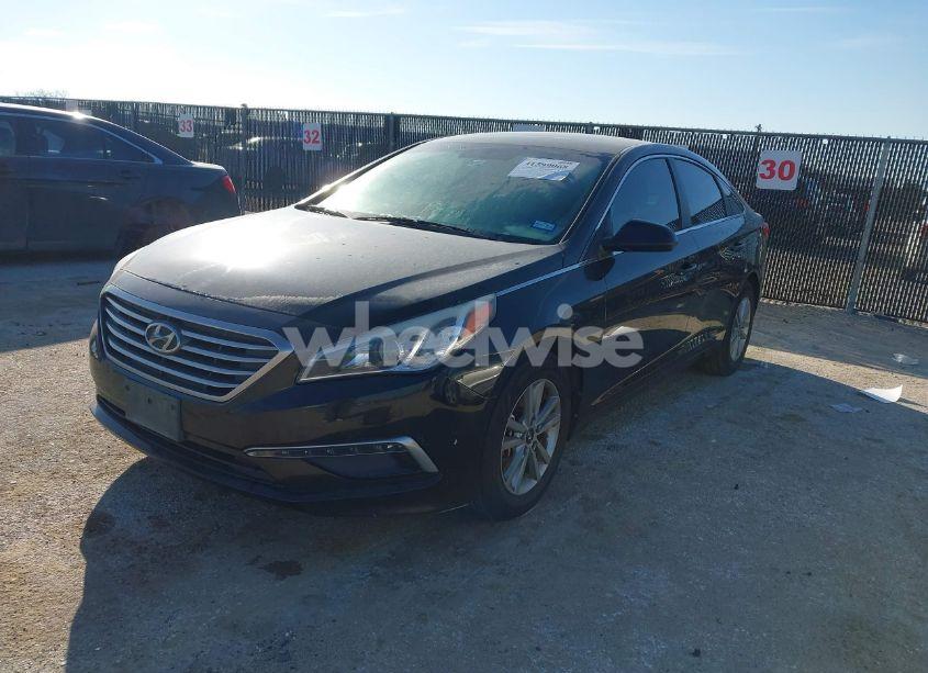 Photo 2 of 2015 Hyundai Sonata SE (VIN 5NPE24AF6FH019156)