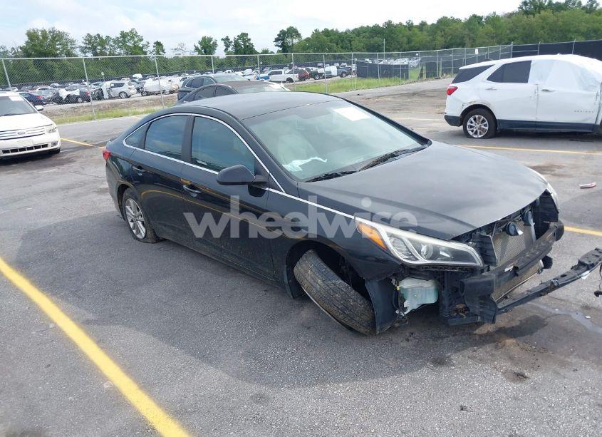 2015 Hyundai Sonata SE (VIN 5NPE24AF6FH025782) main photo