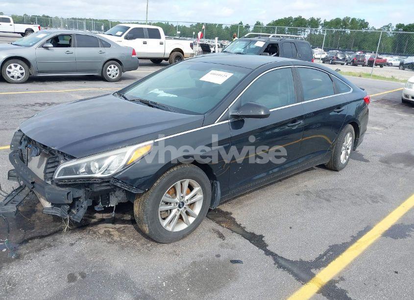 Photo 2 of 2015 Hyundai Sonata SE (VIN 5NPE24AF6FH025782)