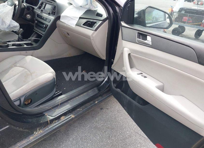 Photo 5 of 2015 Hyundai Sonata SE (VIN 5NPE24AF6FH025782)