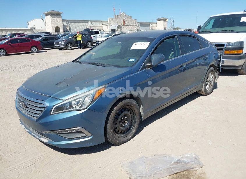 Photo 2 of 2015 Hyundai Sonata SE (VIN 5NPE24AF6FH061651)