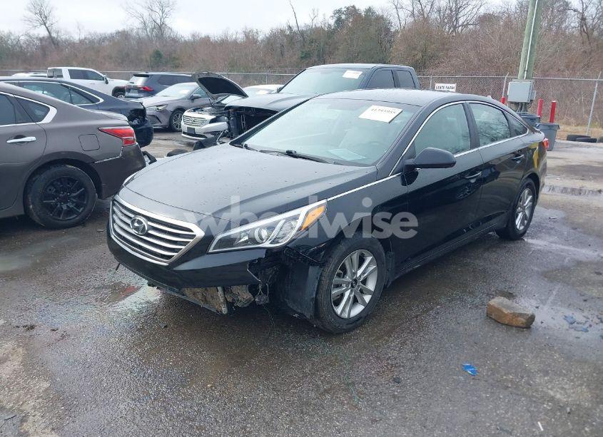 Photo 2 of 2015 Hyundai Sonata SE (VIN 5NPE24AF6FH092463)