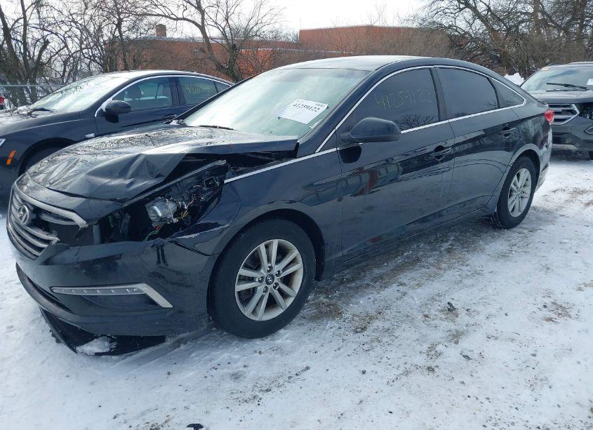 Photo 2 of 2015 Hyundai Sonata SE (VIN 5NPE24AF6FH099803)