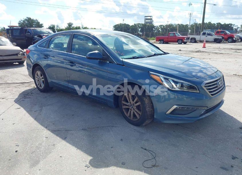 2015 Hyundai Sonata SE (VIN 5NPE24AF6FH105910) main photo