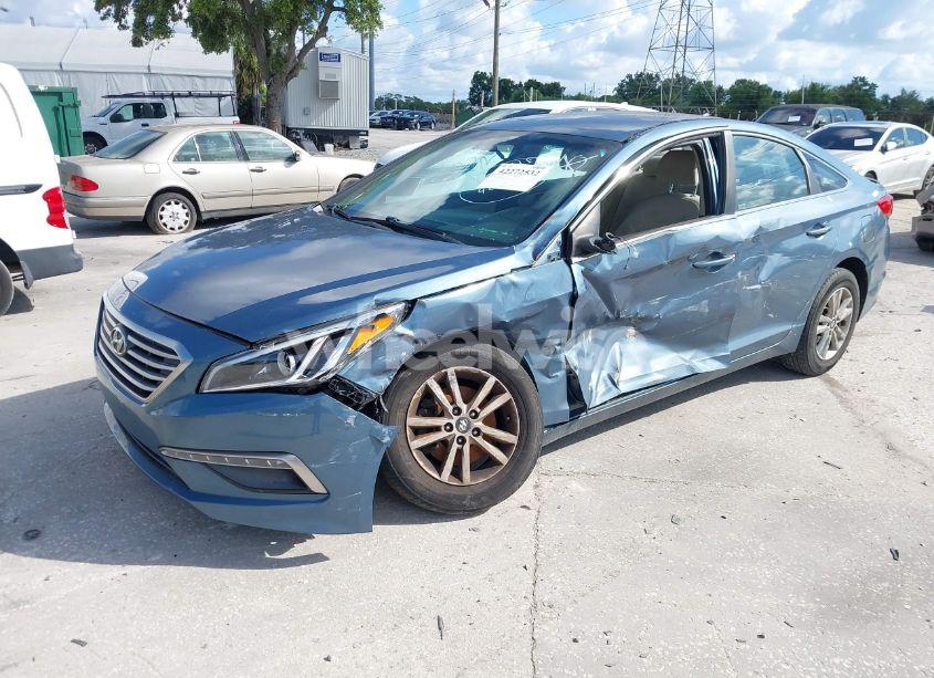 Photo 2 of 2015 Hyundai Sonata SE (VIN 5NPE24AF6FH105910)