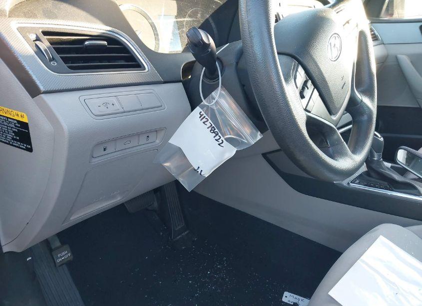 Photo 13 of 2015 Hyundai Sonata SE (VIN 5NPE24AF6FH123033)