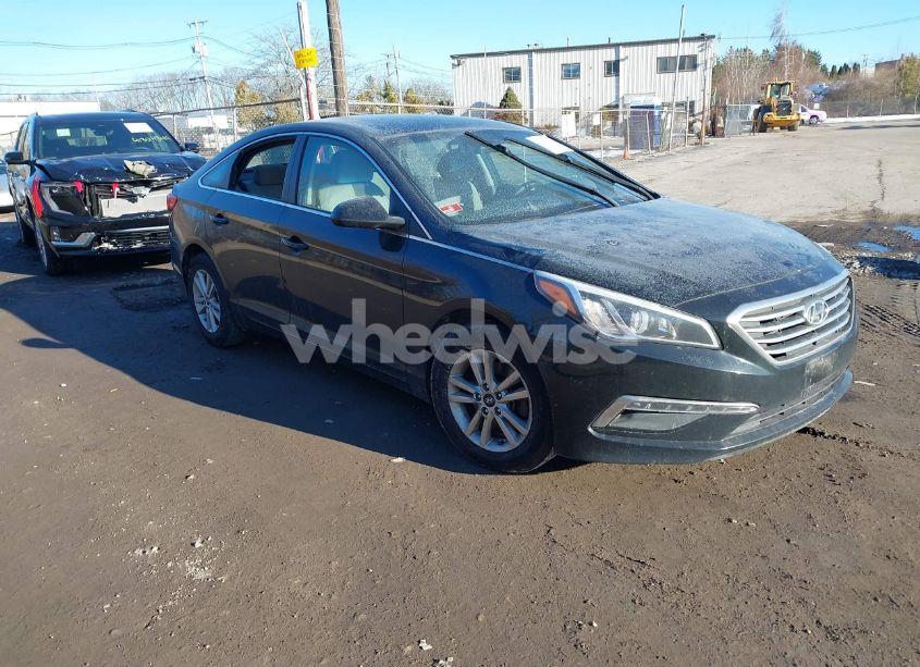 2015 Hyundai Sonata SE (VIN 5NPE24AF6FH133917) main photo