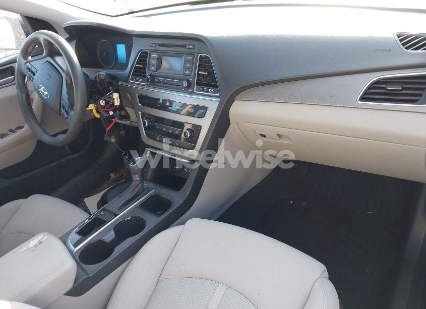 Photo 5 of 2015 Hyundai Sonata SE (VIN 5NPE24AF6FH133917)