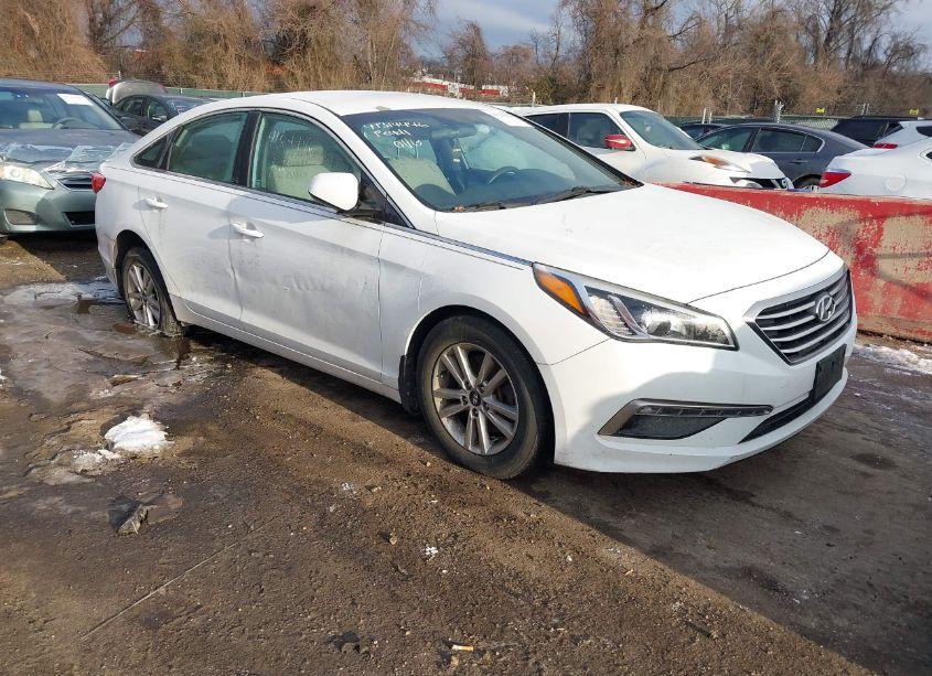 2015 Hyundai Sonata SE (VIN 5NPE24AF6FH139197) main photo