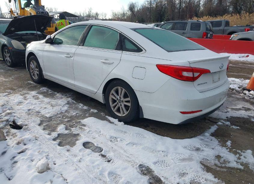 Photo 3 of 2015 Hyundai Sonata SE (VIN 5NPE24AF6FH139197)