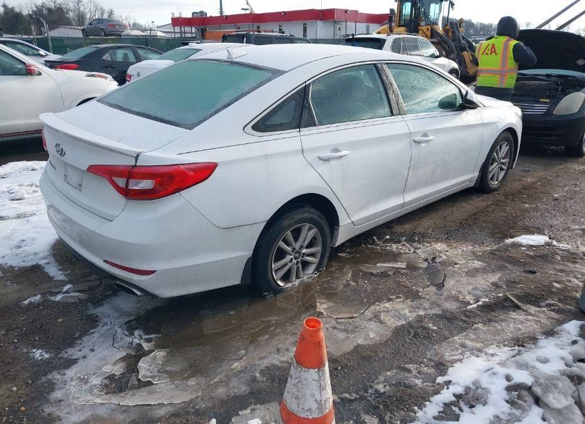 Photo 4 of 2015 Hyundai Sonata SE (VIN 5NPE24AF6FH139197)