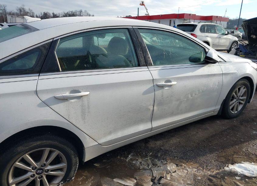 Photo 6 of 2015 Hyundai Sonata SE (VIN 5NPE24AF6FH139197)