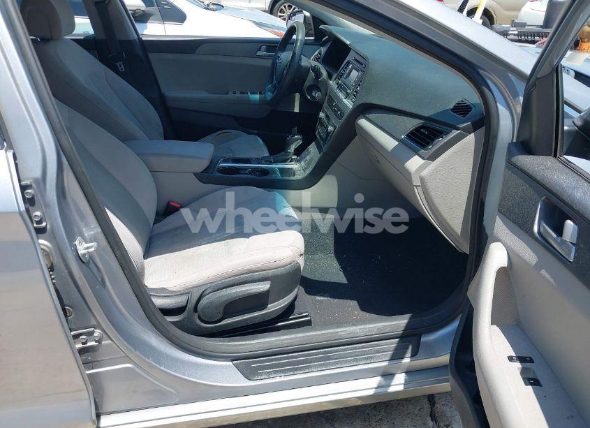 Photo 5 of 2015 Hyundai Sonata SE (VIN 5NPE24AF6FH148434)