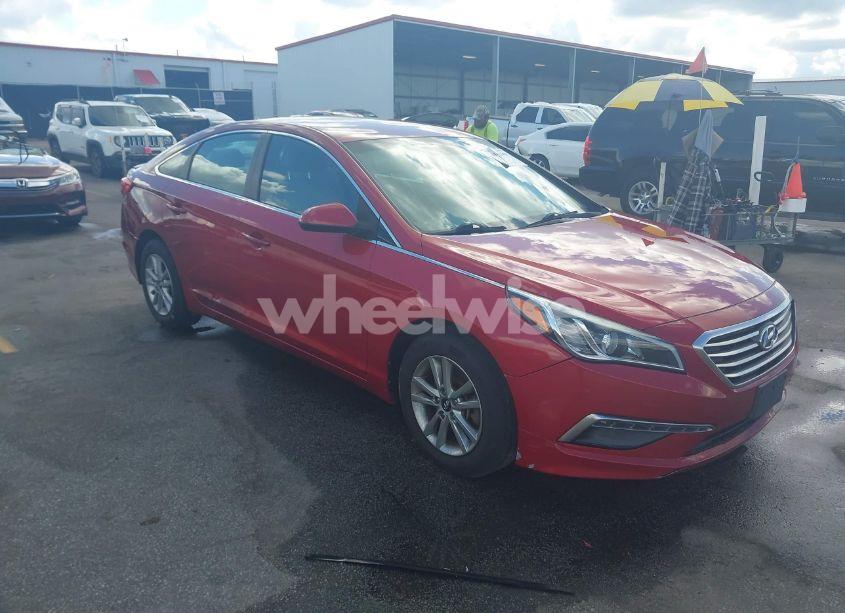 2015 Hyundai Sonata SE (VIN 5NPE24AF6FH158364) main photo