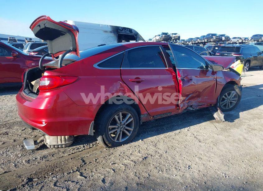 Photo 4 of 2015 Hyundai Sonata SE (VIN 5NPE24AF6FH161863)