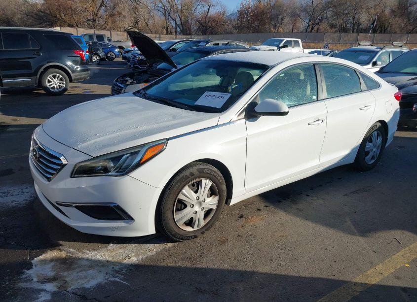 Photo 2 of 2015 Hyundai Sonata SE (VIN 5NPE24AF6FH171874)