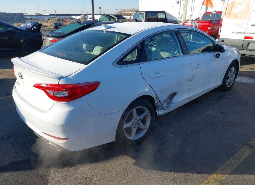 Photo 4 of 2015 Hyundai Sonata SE (VIN 5NPE24AF6FH171874)