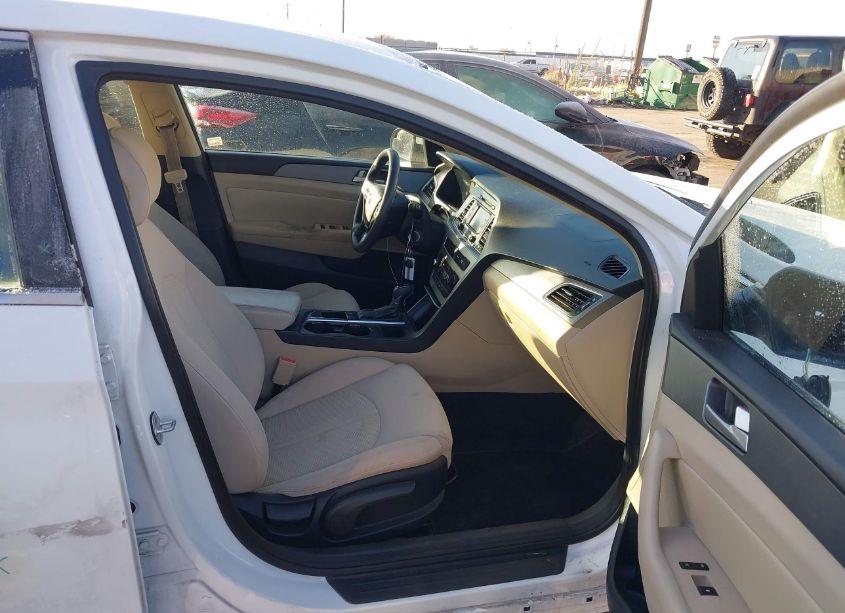 Photo 5 of 2015 Hyundai Sonata SE (VIN 5NPE24AF6FH171874)