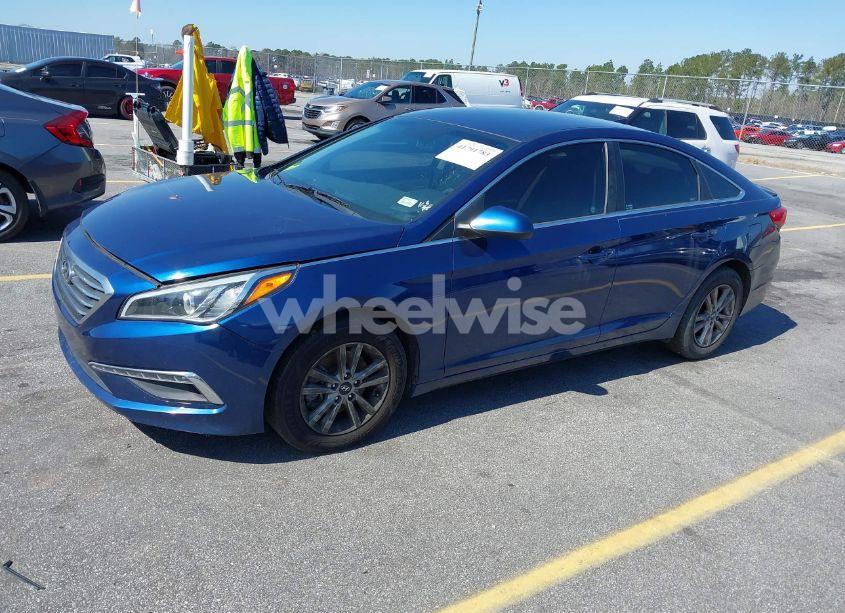 Photo 2 of 2015 Hyundai Sonata SE (VIN 5NPE24AF6FH185323)