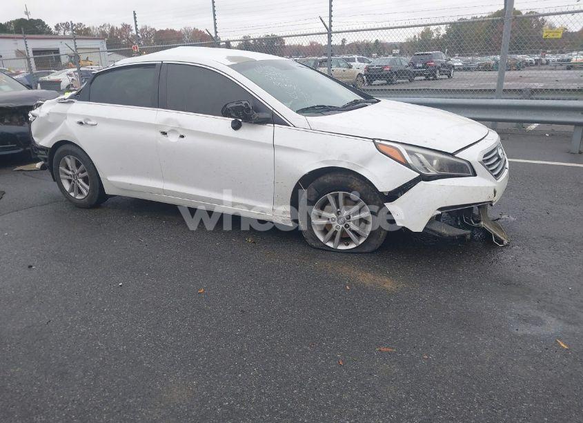 2015 Hyundai Sonata SE (VIN 5NPE24AF6FH203190) main photo